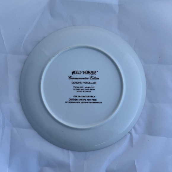 Holly Hobbie 1974 Sing a Song of Christmas Plate - Picture 3 of 3